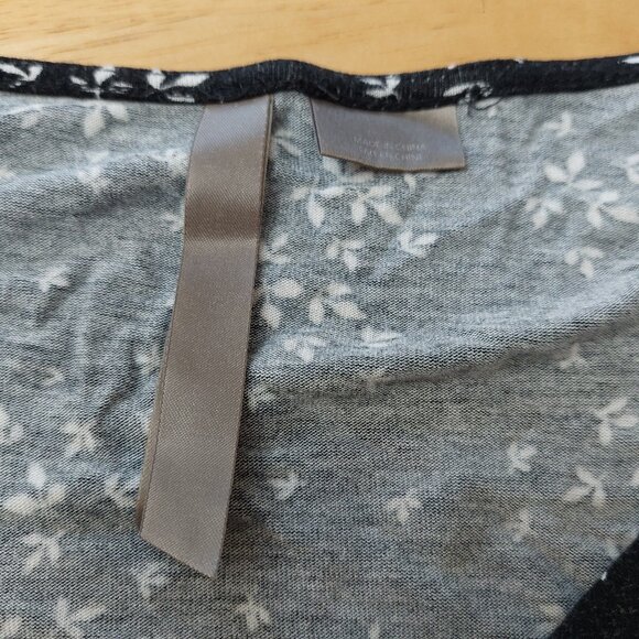 Pennington's Plus Size Sleeveless V neck Top Faux Surplice leaf Pattern Women 2X - Picture 7 of 11